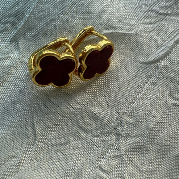 Red four leaf Elegant Gold and Red Clover Earrings - Picture 7 of 9